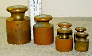 6 Ohaus Messing Waage Waage Kalibriergewichte 1000, 500, 2-200, 2-100 Messing - Bild 1 von 4