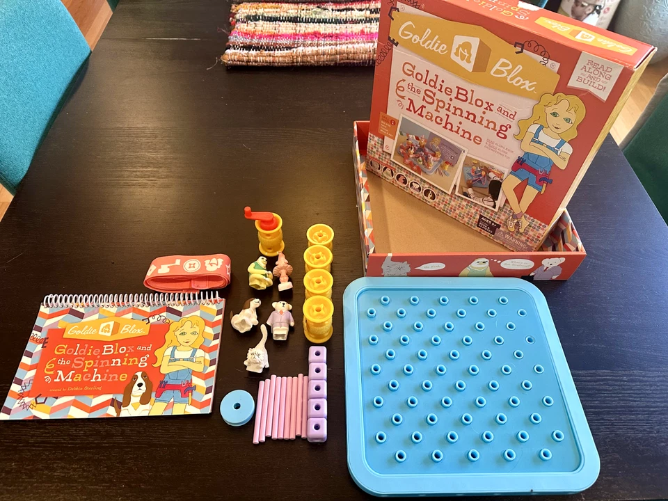 Goldie Blox y máquina giratoria leer construir a lo largo juguete STEM  Foto 1 de 1