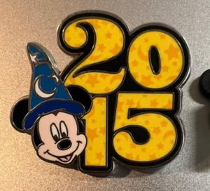 Disney Pin - 2015 Mickey Mouse Sorcerer Hat - Foto 1 di 2