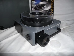 Slide projector KODAK S-AV 2020 75-120mm lens CAROUSEL tray +CASE + PDF INFO - Picture 1 of 8