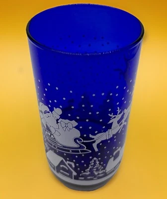 Vaso de beber vintage azul cobalto Santa y trineo escena navideña Libbey usado en excelente estado Foto 1 de 4