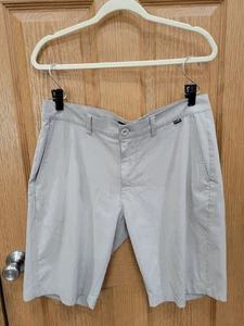 Travis Mathew Shorts Mens 34 Gray Golf Lightweight Performance Casual Summer - Picture 1 of 9