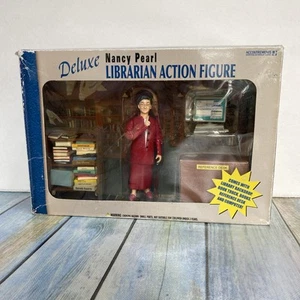 Deluxe Nancy Pearl Librarian Action Figure Set in Box by Accoutrements - Imagen 1 de 7