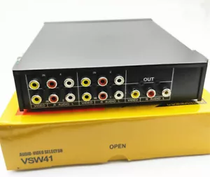 Scatola switch box 4 porte ingresso 1 uscita audio video AV RCA 4 vie scatola selettore - Foto 1 di 5