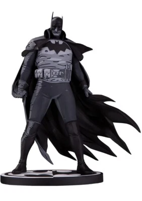 BATMAN BLACK AND WHITE GOTHAM BY GASLIGHT STATUE - Artwork Of Mike Mignola - Image 1 of 4