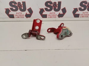 Toyota Aygo 2018- n/s near passenger left front top bottom Door hinges pair red - Picture 1 of 12