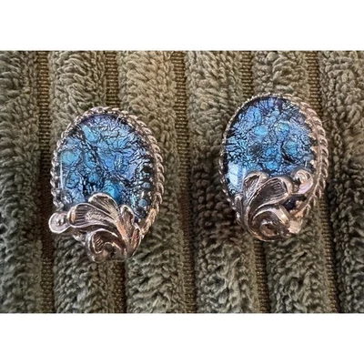 Pendientes de clip ovalados tono plata Whiting & Davis azul deslumbrante brillante Foto 1 de 4