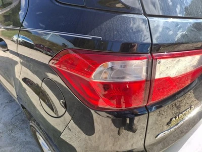 Conjunto de luz trasera exterior izquierda usado se adapta a: Ford Ecosport SE 2018 lente roja brillante Foto 1 de 4