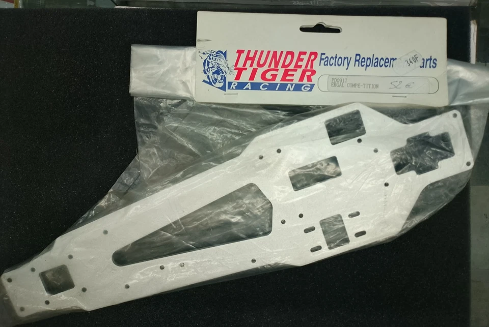 THUNDER TIGER PD0917 CHASSIS ERGAL COMPETITION POUR TS4N  1/10° PISTE - Photo 1/4