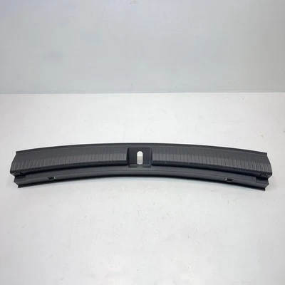 OEM 2018-2024 VOLKSWAGEN TIGUAN MALETERO PESTILLO BLOQUEO UMBRAL PLACA RASGUÑO MOLDURA CUBIERTA Foto 1 de 4