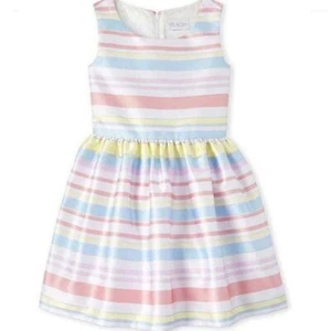 Vestido de lugar para niños niñas 8 lila neblina pastel nuevo con etiquetas plisado satinado forrado formal - Imagen 1 de 4