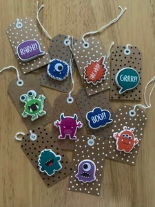 HANDGEFERTIGTES Set 10x Kinder Geschenk-Tags 3D Monster handbemalt Geburtstagsparty - Bild 1 von 9