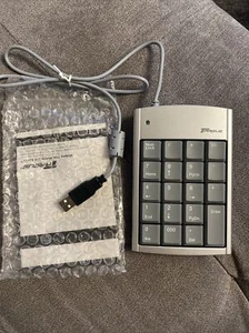 NEW - Targus PAKP004u USB Numeric Keypad with 2-port Hub - Picture 1 of 8