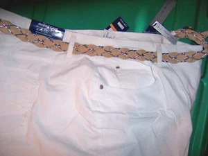 NWT BANDOLINO JEANS White Mandie Front Zip Capri - SIZE 24W - Picture 1 of 2
