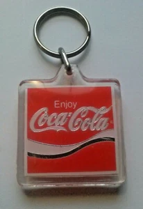 LLAVERO Coca Cola--cuadrado--coca-cola con ola - Imagen 1 de 2