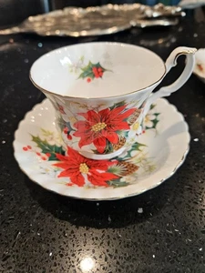 Lotto di 2 tazze da tè e piattini Royal Albert POINSETTIA vintage 1976 Inghilterra - Foto 1 di 2