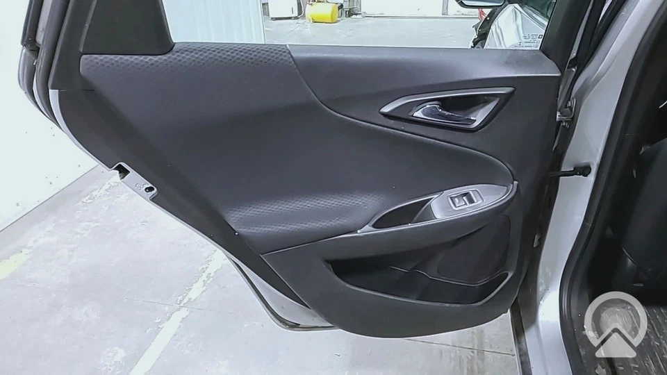 Painel interno de guarnição da porta do motorista traseiro esquerdo 16-24 Chevrolet Malibu fabricante de equipamento original (preto) - Imagem 1 de 1
