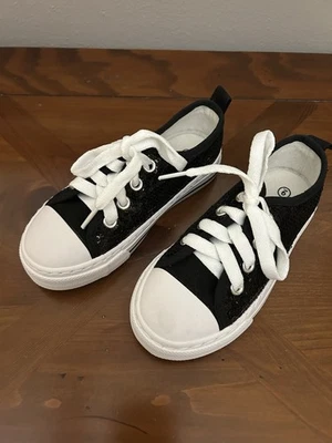 Zapatillas con cordones negras con lentejuelas talla 9 para niñas pequeñas.  Nuevo en caja. Foto 1 de 4