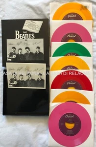 45 BEATLES JUKE BOX 1 - 7 DISCHI COLORATI + CARTOLINA Postcard e BOX - MINT - Foto 1 di 2