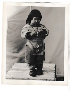 ALASKAN NATIVE INDIAN INUIT ESKIMO Toddler in Alaska 1940s B&W Photograph - Picture 1 of 2