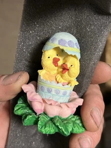 Humor 3" gelbes Küken Huhn Vogel Paar in Ei & Blume Figur - Bild 1 von 5