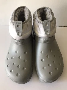 WOMEN'S GREY CROCS CLASSIC NEO PUFF FAUX SHERPA LINED SHORTY BOOT SIZE 8 NWT - Picture 1 of 12