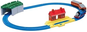 Takara Tomy Plarail Thomas the Tank Engine Basic Set - Picture 1 of 3