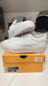 EU Größe 42 - Nike Blazer Platform Low Triple White W - Bild 1 von 4