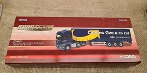 Remolque CORGI 18201 MERCEDES ACTROS camión y cortina Charles Gee edición limitada - Imagen 1 de 5