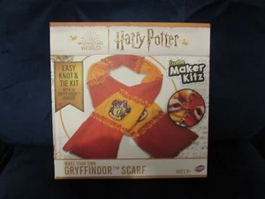 HARRY POTTER MAKE YOUR OWN GRYFFINDOR SCARF KIT WITH 2 BADGES BY BLADEZ TOYS - Picture 1 of 7