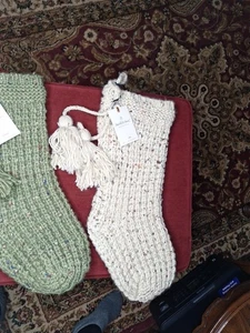 2 NUOVI - Calza all'uncinetto Hearth & Hand con verde magnolia e panna vecchio stile  - Foto 1 di 13