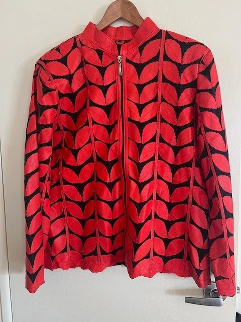 Chaqueta Neiman Marcus Mujer Talla 1X Cuero Rojo Hojas en Red Negra Transparente LS Foto 1 de 4