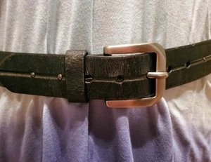 Cinturón de hombre vintage Levi's 11LV0276 informal de cuero negro grabado con tachuelas pequeñas talla 36 - Imagen 1 de 7