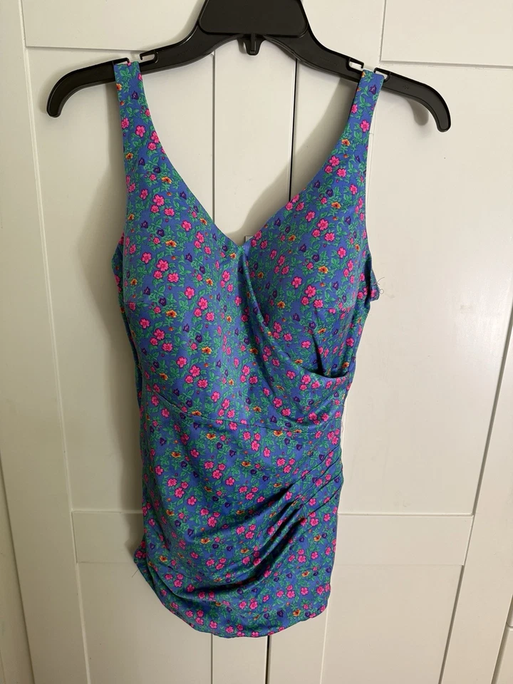 Maiô Floral Vintage Perfection Fit by Roxanne Tamanho 18 40D Copo Saia Azul Praia - Imagem 1 de 4