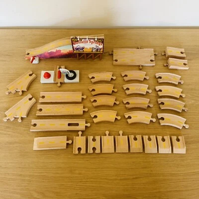 Disney Wooden Pixar Cars - Sheriff's Race'n Chase Wood Tracks Radiator Springs Foto 1 de 4