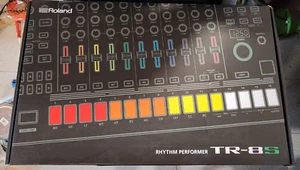 Roland TR-8S Rhythm Performer Drum Machine Usata Condizioni Perfette - Bild 1 von 8