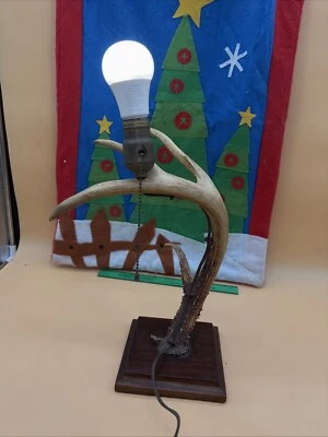 Lámpara de mesa vintage real cola blanca con cuerno de ciervo cobertizo  Foto 1 de 4