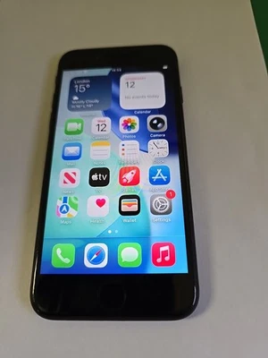 Apple iPhone SE 2020 128GB Unlocked Black  Used      (DK742) - Image 1 of 4