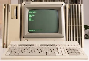 Hewlett-Packard HP 9000 Series 300 + Módulo de disco HP 9133L + Monitor + Teclado - Imagen 1 de 7