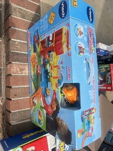VTech Go! Go! Smart Wheels Park And Learn Deluxe Garage Complete + 5 Cars - Picture 1 of 6