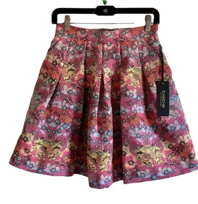 BEBE FLORAL TEXTURED JACQUARD MINI SKIRT - Imagem 1 de 4