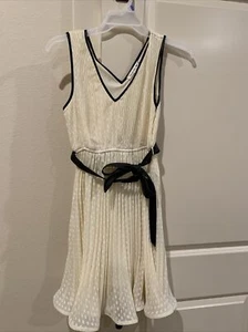 Juniors Cocktail Dress Size Large Black And Ivory Sleeveless Above Knee - Picture 1 of 4