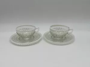 JUEGO DE 2 TAZAS Y PLATILLOS PLATOS OPALESCENTES HOBNAIL VIDRIO PIEDRA LUNAR - Imagen 1 de 9