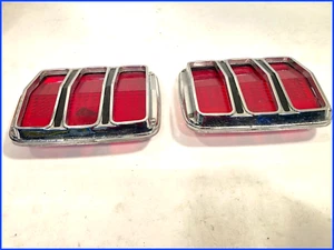 Mustang 1965-1966 usado/OEM LUZ TRASERA DERECHA+DERECHA LENTE ROJA + CARCASAS CROMADAS - Imagen 1 de 1