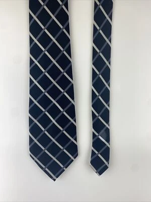 Donald Trump Signature Collection 100% Silk Tie 59" L x 4" W Hand Made in China - Image 1 of 4