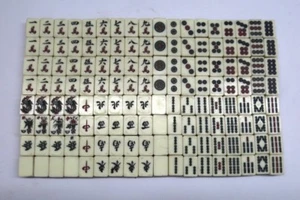 Vintage Chinese Mah Jong Tiles Dual Tone Hand Carved Fine 144 tiles COLLECTABLE - Picture 1 of 6
