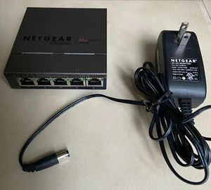 NetGear ProSafe Plus GS105E 5-Ports External Ethernet Switch T3 - Picture 1 of 6