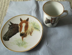 Tasse und Teller mit Pferde Porzellan - Bild 1 von 4