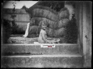 Glass Photo Plate Vintage Black and White Negative 9x12 cm Baby Garden France - Picture 1 of 2