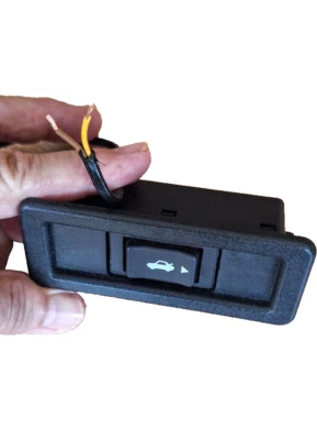 1991-92 Jaguar XJ6-XJ40 Vanden Plas Majestic Saloon OEM interruptor de liberação de porta-malas - Imagem 1 de 4